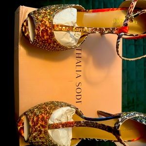 T-straps to stiletto heels, the Thalia Sodi Chace. Size 9.5